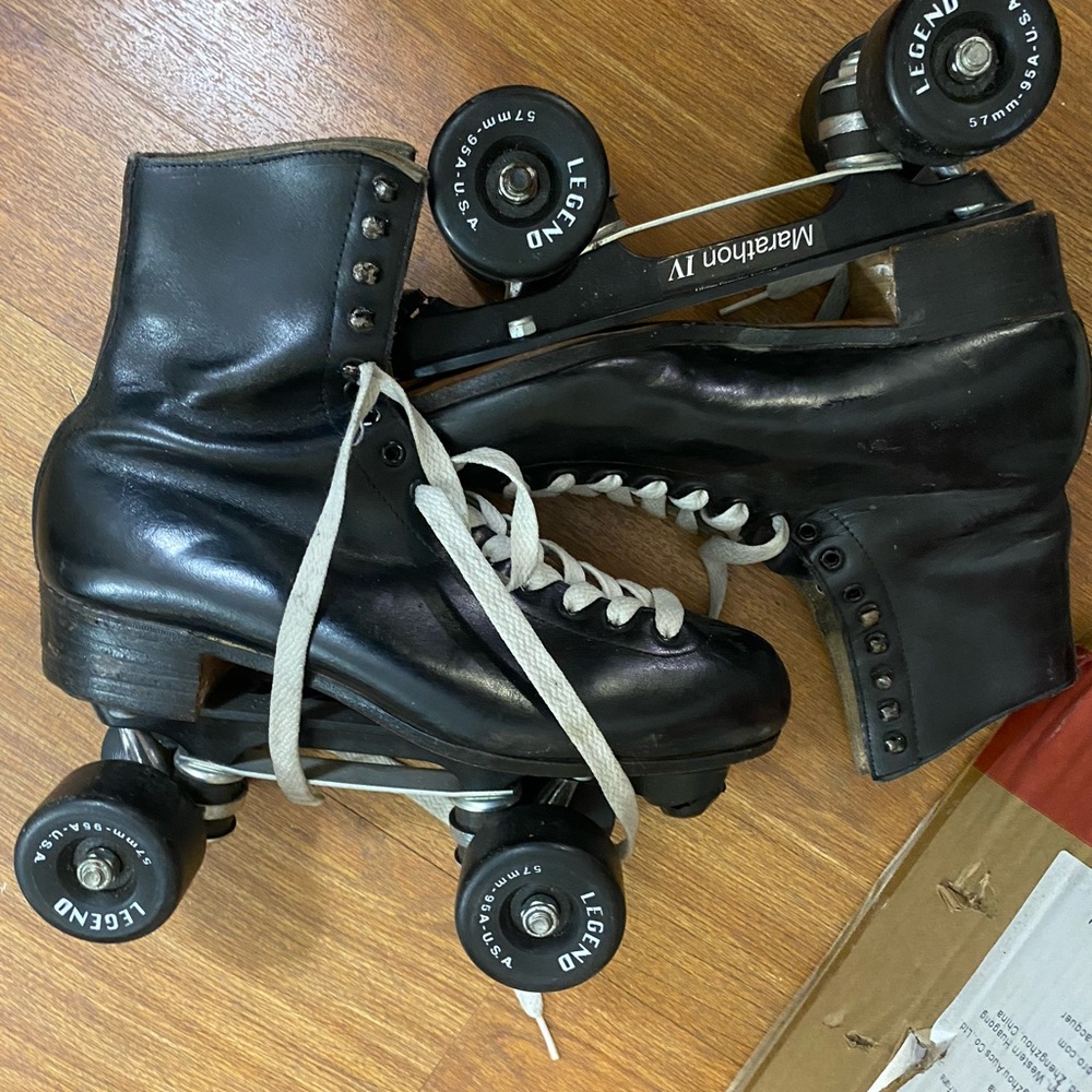 Nice Boot skate sizes 7.5 men 8.5/9 women